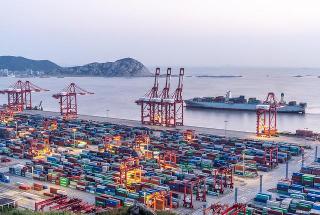 什么是集装箱码头？？？？？？？？集装箱码头的界说、功效和组成