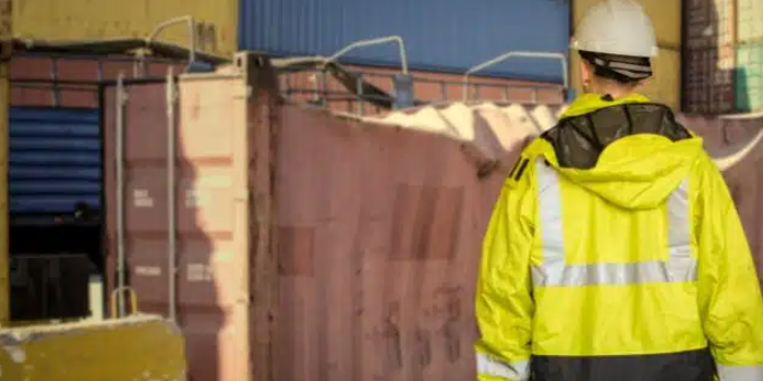 有什么缘故原由导致海运集装箱运输途中损坏？？？？？？